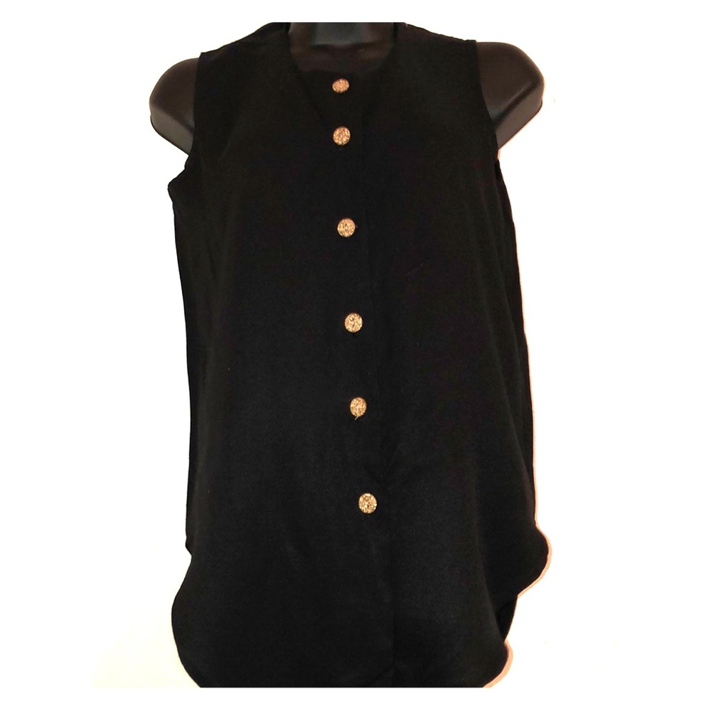 Sleeveless black tunic shirt.